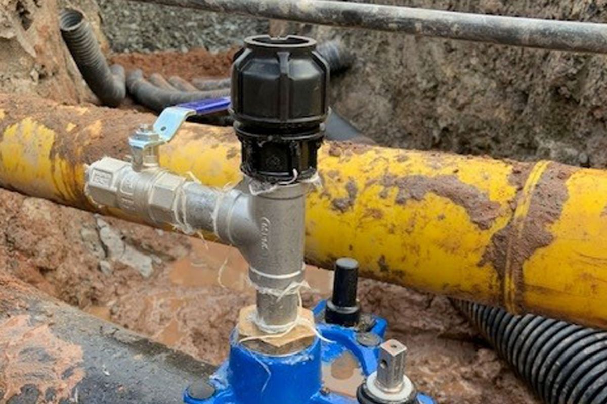 under pressure connection installation